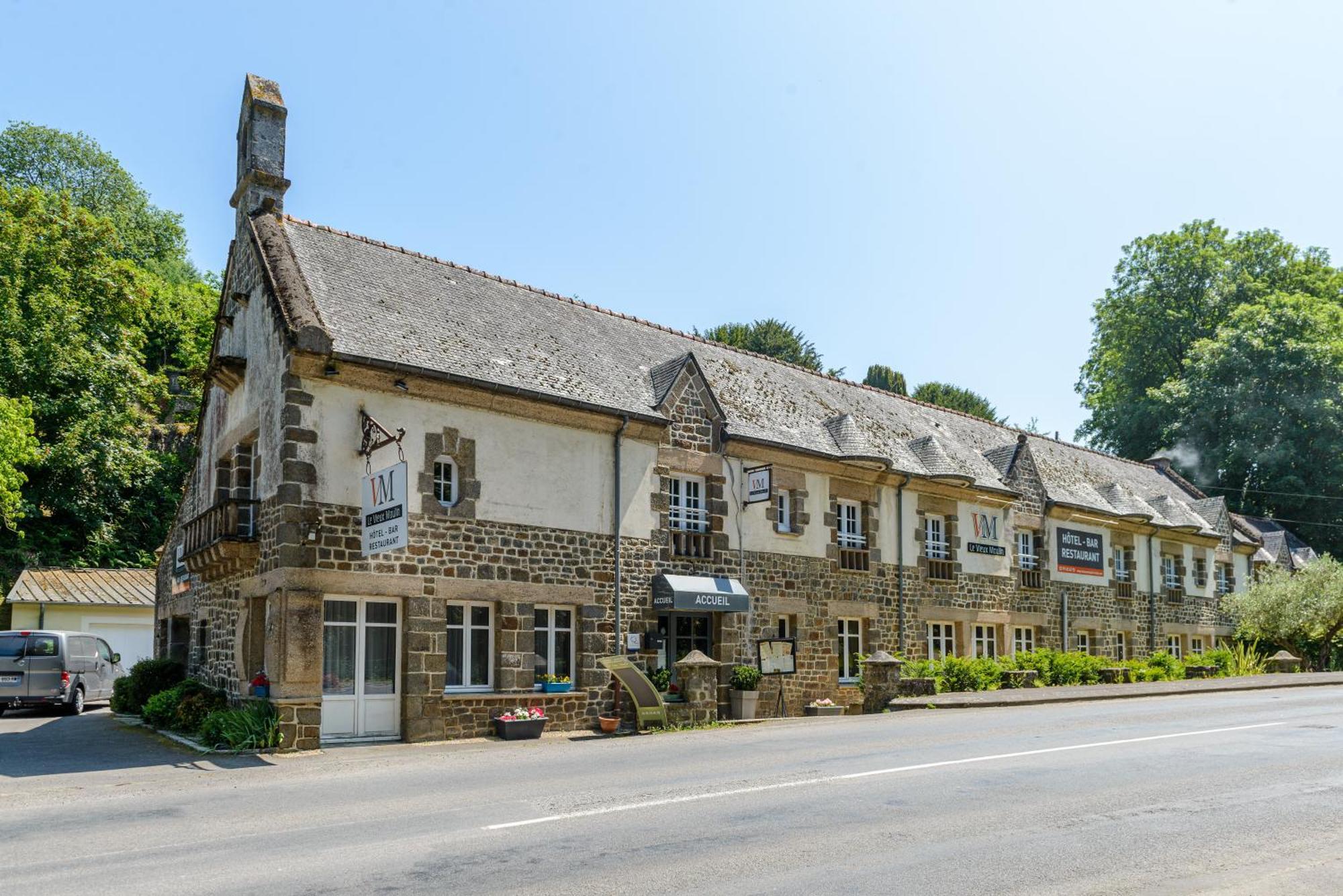 Отель Le Vieux Moulin Hede-Bazouges Экстерьер фото